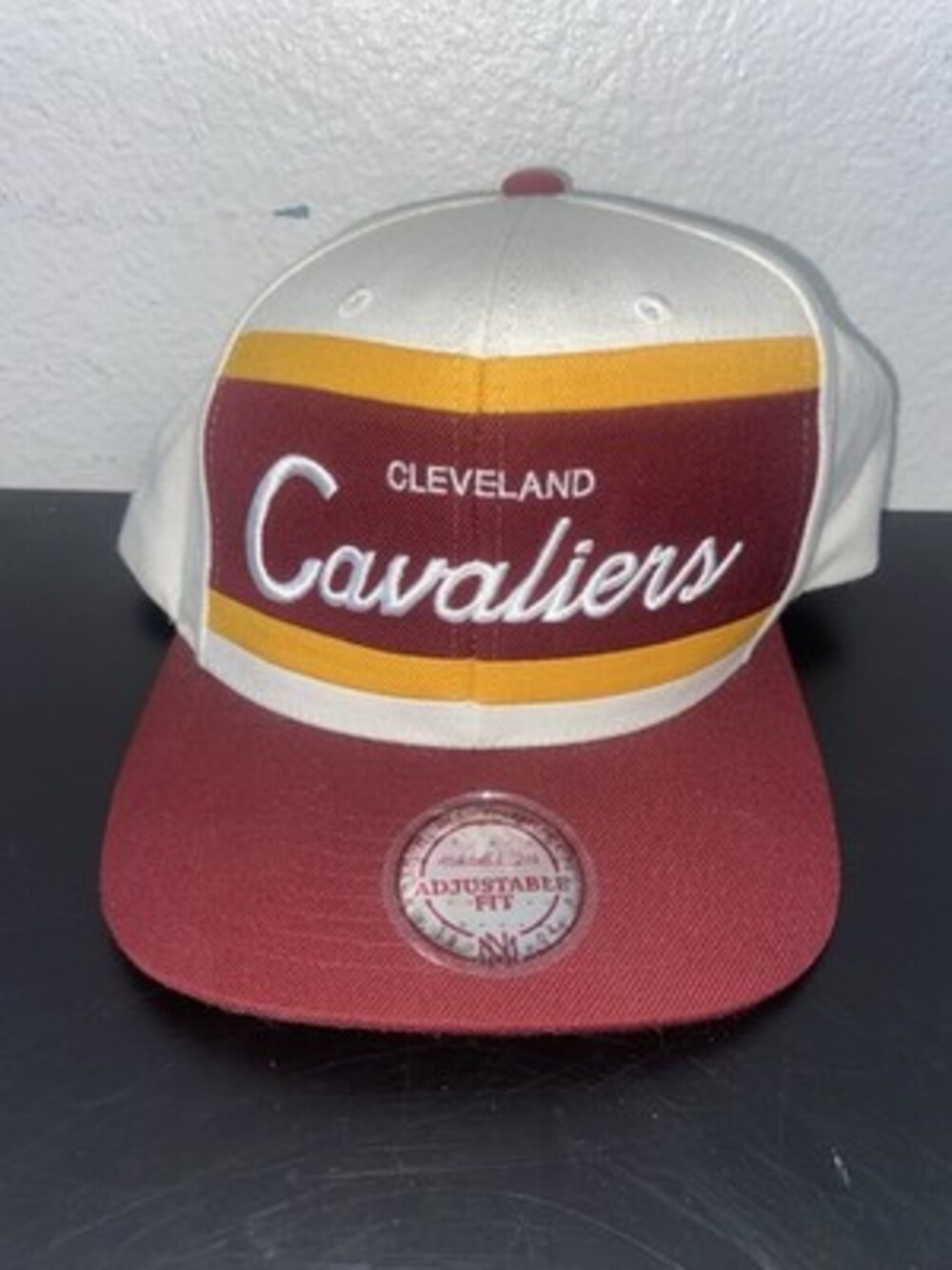 Cleveland Cavaliers White And Red Mitchell and Ness Snapback Hat
